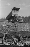 1977, Rosyjska Federacyjna Socjalistyczna Republika Radziecka, ZSRR.
Budowa Bajkalsko-Amurskiej Magistrali Kolejowej (BAM). Robotnicy na terenie budowy. 
Fot. Mikołaj Nesterowicz, zbiory Ośrodka KARTA