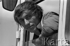 1977, Rosyjska Federacyjna Socjalistyczna Republika Radziecka, ZSRR.
Budowa Bajkalsko-Amurskiej Magistrali Kolejowej (BAM). Kierowca z brygady budowniczych.
Fot. Mikołaj Nesterowicz, zbiory Ośrodka KARTA