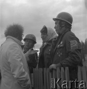 1977, Rosyjska Federacyjna Socjalistyczna Republika Radziecka, ZSRR.
Budowa Bajkalsko-Amurskiej Magistrali Kolejowej (BAM). Inżynierowie pracujący przy budowie.
Fot. Mikołaj Nesterowicz, zbiory Ośrodka KARTA