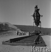 1977, Rosyjska Federacyjna Socjalistyczna Republika Radziecka, ZSRR.
Budowa Bajkalsko-Amurskiej Magistrali Kolejowej (BAM). Układanie torów kolejowych.
Fot. Mikołaj Nesterowicz, zbiory Ośrodka KARTA