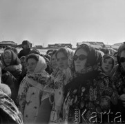 Druga połowa lat 70., obwód irkucki, Rosyjska Federacyjna Socjalistyczna Republika Radziecka, ZSRR.
Kobiety uczestniczą w święcie pożegnania syberyjskiej zimy.
Fot. Mikołaj Nesterowicz, zbiory Ośrodka KARTA
