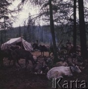 Lata 70., Jakucka Autonomiczna Socjalistyczna Republika Radziecka, RFSRR, ZSRR.
Osada Ewenków. 
Fot. Mikołaj Nesterowicz, zbiory Ośrodka KARTA