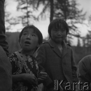 Lata 70., obwód magadański, Rosyjska Federacyjna Socjalistyczna Republika Radziecka, ZSRR.
Eweńskie (lamuckie) dzieci.
Fot. Mikołaj Nesterowicz, zbiory Ośrodka KARTA