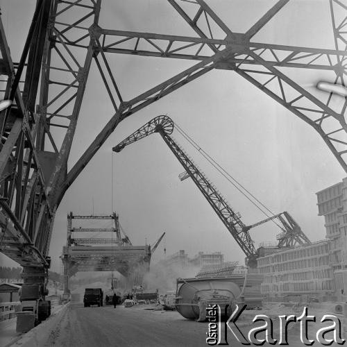 Druga połowa lat 70., Tobolsk, obwód tiumeński, RFSRR, ZSRR.
Budowa zakładów petrochemicznych.
Fot. Mikołaj Nesterowicz, zbiory Ośrodka KARTA
