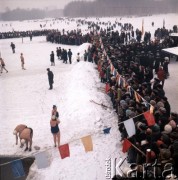 Lata 70., Moskwa, Związek Radziecki.
Festiwal morsów zorganizowny na zamarzniętej rzece Moskwa.
Fot. Mikołaj Nesterowicz, zbiory Ośrodka KARTA