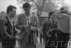1992, Republika Inguszetii.
Inguskie wesele. Grupa mężczyzn.
Fot. Mikołaj Nesterowicz, zbiory Ośrodka KARTA
