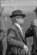 1992, Republika Inguszetii.
Grupa mężczyzn -goście inguskiego wesela.
Fot. Mikołaj Nesterowicz, zbiory Ośrodka KARTA