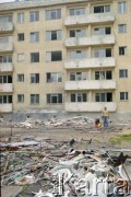 1993, Borne Sulinowo, woj. koszalińskie, Polska.
Realizacja reportażu Krystiana Przysieckiego o losach dawnego garnizonu wojskowego Armii Czerwonej i nowych mieszkańcach miasta. Opuszczone przez radzieckich żołnierzy budynki czekają na przyjazd i osiedlenie się nowych lokatorów.
Fot. Mikołaj Nesterowicz, zbiory Ośrodka KARTA