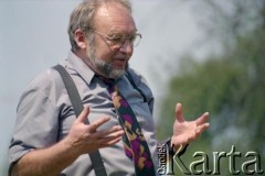 1993, Borne Sulinowo, woj. koszalińskie, Polska.
Realizacja reportażu Krystiana Przysieckiego o losach dawnego garnizonu wojskowego Armii Czerwonej i nowych mieszkańcach miasta. Autor audycji.
Fot. Mikołaj Nesterowicz, zbiory Ośrodka KARTA