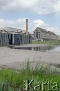 1993, Borne Sulinowo, woj. koszalińskie, Polska.
Realizacja reportażu Krystiana Przysieckiego o losach dawnego garnizonu wojskowego Armii Czerwonej i nowych mieszkańcach miasta. Opustoszałe i niszczejące budynki elewatora zbożowego i magazynów żywności na terenie tankodromu.
Fot. Mikołaj Nesterowicz, zbiory Ośrodka KARTA