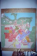 1993, Borne Sulinowo, woj. koszalińskie, Polska.
Realizacja reportażu Krystiana Przysieckiego o losach dawnego garnizonu wojskowego Armii Czerwonej i nowych mieszkańcach miasta. Radziecki plan poligonu.
Fot. Mikołaj Nesterowicz, zbiory Ośrodka KARTA