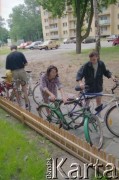 1993, Borne Sulinowo, woj. koszalińskie, Polska.
Realizacja reportażu Krystiana Przysieckiego o losach dawnego garnizonu wojskowego Armii Czerwonej i nowych mieszkańcach miasta. Bohaterki audycji.
Fot. Mikołaj Nesterowicz, zbiory Ośrodka KARTA