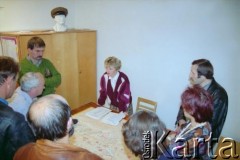 1993, Borne Sulinowo, woj. koszalińskie, Polska.
Realizacja reportażu Krystiana Przysieckiego o losach dawnego garnizonu
 wojskowego. Bohaterowie filmu.
Fot. Mikołaj Nesterowicz, zbiory Ośrodka KARTA