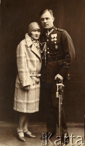 Ok. 1928, Wołożyn, woj. wileńskie, Polska.
Fotografia ślubna Aleksandry i Aleksandra Bernakiewiczów, rodziców Krystyny Kosiby.   
Fot. NN, kolekcja Krystyny Kosiby, reprodukcje cyfrowe w Ośrodku KARTA