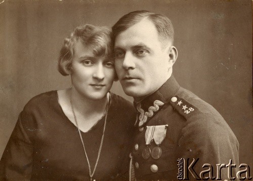 Ok. 1930, Wołożyn, woj. wileńskie, Polska.
Aleksandra i Aleksander Bernakiewiczowie, rodzice Krystyny Kosiby.   
Fot. NN, kolekcja Krystyny Kosiby, reprodukcje cyfrowe w Ośrodku KARTA