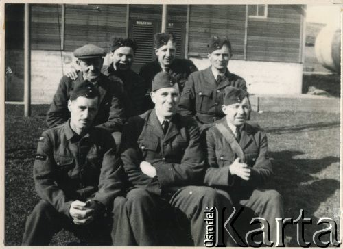 1939, Penrhos, Walia, Wielka Brytania.
Baza wojskowa RAF. Grupa angielskich lotników.
Fot. NN, kolekcja: Polskie Osiedle w Penrhos, reprodukcje cyfrowe w Ośrodku KARTA