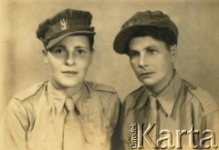 1942-1944, Bliski Wschód.
Kobiety-żołnierze z Pomocniczej Służby Kobiet (oddział kwatermistrzostwa) przy Armii Polskiej na Wschodzie. Z prawej kapral Anna Andrzejewska (matka Marii Żywiny). 
Fot. NN, kolekcja Marii i Józefa Żywiny, reprodukcje cyfrowe w Ośrodku KARTA
