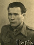 1944-1945, Włochy.
Józef Żywina, żołnierz 3 Dywizji Strzelców Karpackich 2 Korpusu Polskiego Polskich Sił Zbrojnych na Zachodzie, redaktor Gońca Karpackiego, poeta i pisarz. Mąż Marii Żywiny.
Fot. NN, kolekcja Marii i Józefa Żywiny, reprodukcje cyfrowe w Ośrodku KARTA

