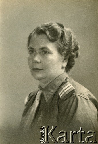 1946, Londyn, Anglia, Wielka Brytania.
Kapral Anna Andrzejewska (matka Marii Żywiny), żołnierz-kucharz Pomocniczej Służby Kobiet (oddział kwatermistrzostwa) przy Polskich Siłach Zbrojnych na Zachodzie.
Fot. NN, kolekcja Marii i Józefa Żywiny, zbiory Ośrodka KARTA