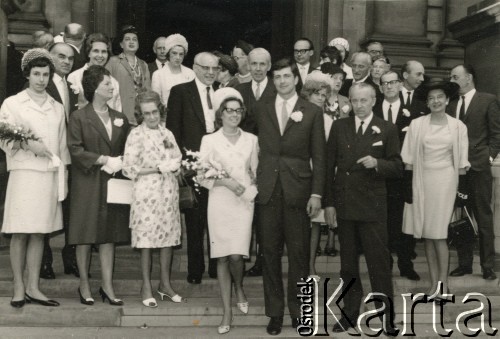 1966, Londyn, Anglia, Wielka Brytania.
Ślub Barbary Dzianott i Jana Murzynowskiego. 
Fot. NN, kolekcja Barbary Murzynowskiej, reprodukcje cyfrowe w Ośrodku KARTA