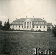 Lata 30., Polska.
Pałac.
Fot. NN, kolekcja Barbary Murzynowskiej, reprodukcje cyfrowe w Ośrodku KARTA