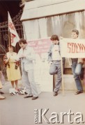 1984, Londyn, Anglia, Wielka Brytania.
Działacze skupieni wokół ruchu Solidarity with Solidarity przed budynkiem redakcji gazety 