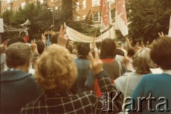 Lata 80., Londyn, Anglia, Wielka Brytania.
Hyde Park. Demonstracja zorganizowana przez grupę działaczy z ruchu Solidarity with Solidarity.
Fot. NN, kolekcja Tessy Ujazdowskiej, reprodukcje cyfrowe w Ośrodku KARTA