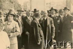 1936-1937, Stanisławów, Polska.
Uroczystość z udziałem prezydenta Stanisławowa Franciszka Kotlarczuka (za odwróconym plecami mężczyzną). 
Fot. NN, kolekcja Danuty Jabłońskiej, reprodukcje cyfrowe w Ośrodku KARTA