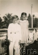1945, Bombaj, Indie.
Danuta Kotlarczuk (później po mężu Jabłońska) z kolegą.
Fot. NN, kolekcja Danuty Jabłońskiej, reprodukcje cyfrowe w Ośrodku KARTA