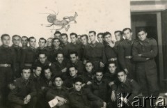 1946, Gallipoli, Włochy.
Centrum Wyszkolenia Wojsk Pancernych. Żołnierze ze szkoły podchorążych kawalerii pancernej. 
Fot. NN, kolekcja Krystyny i Janusza Cywińskich, reprodukcje cyfrowe w Ośrodku KARTA