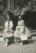 Koniec lat 50., Anglia, Wielka Brytania.
Krystyna Cywińska w towarzystwie teściowej Ireny Cywińskiej (z d. Maleckiej).
Fot. NN, kolekcja Krystyny i Janusza Cywińskich, reprodukcje cyfrowe w Ośrodku KARTA