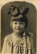 Ok. 1930, Polska.
Portret Ireny Malinowskiej, kuzynki Ireny Wolickiej-Wolszleger z domu Ćwirko.
Fot. NN, kolekcja Ireny Wolickiej-Wolszleger, reprodukcje cyfrowe w Ośrodku KARTA