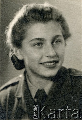 25.03.1945, Nazaret, Palestyna.
Irena Srokowska, uczennica Szkoły Młodszych Ochotniczek.
Fot. NN, kolekcja Ireny Wolickiej-Wolszleger, reprodukcje cyfrowe w Ośrodku KARTA