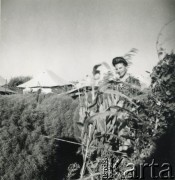 Wrzesień 1947, prawdopodobnie Bliski Wschód. 
Waleria Wiśniowiecka z domu Ćwirko (starsza siostra Ireny Wolickiej-Wolszleger) w obozie dla ludności cywilnej. 
Fot. NN, kolekcja Ireny Wolickiej-Wolszleger, reprodukcje cyfrowe w Ośrodku KARTA