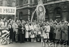 22.04.1956, Londyn, Anglia, Wielka Brytania.
Demonstracja zorganizowana przez Polonię przeciwko planowanej wizycie w Polsce I sekretarza Komitetu Centralnego Komunistycznej Partii Związku Radzieckiego (KPZR) Nikity Chruszczowa, a także premiera ZSRR Nikołaja Bułganina.
Fot. NN, kolekcja: Polska Misja Katolicka, reprodukcje cyfrowe w Ośrodku KARTA