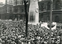22.04.1956, Londyn, Anglia, Wielka Brytania.
Demonstracja zorganizowana przez Polonię przeciwko planowanej wizycie w Polsce I sekretarza Komitetu Centralnego Komunistycznej Partii Związku Radzieckiego (KPZR) Nikity Chruszczowa, a także premiera ZSRR Nikołaja Bułganina.
Fot. NN, kolekcja: Polska Misja Katolicka, reprodukcje cyfrowe w Ośrodku KARTA