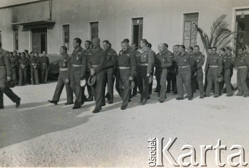 1944-1945, Włochy.
Uroczystość wojskowa z udziałem żołnierzy 3 Brygady Strzelców Karpackich 2 Korpusu Polskiego Polskich Sił Zbrojnych na Zachodzie. 
Fot. NN, kolekcja: Polska Misja Katolicka, reprodukcje cyfrowe w Ośrodku KARTA