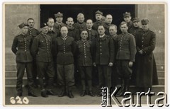 1940-1945, Murnau am Staffelsee, Bawaria, Niemcy.
Oflag Murnau VII A, n/z grupa polskich oficerów.
Fot. autor nieznany, kolekcja Mariana Stelmacha, zbiory Fundacji Ośrodka KARTA