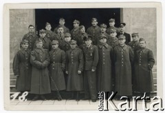 1940-1945, Murnau am Staffelsee, Bawaria, Niemcy.
Oflag Murnau VII A, n/z grupa polskich oficerów.
Fot. autor nieznany, kolekcja Mariana Stelmacha, zbiory Fundacji Ośrodka KARTA