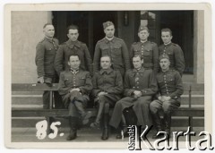 1940-1945, Murnau am Staffelsee, Bawaria, Niemcy.
Oflag Murnau VII A, n/z grupa polskich oficerów.
Fot. autor nieznany, kolekcja Mariana Stelmacha, zbiory Fundacji Ośrodka KARTA