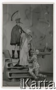 1940-1945, Murnau am Staffelsee, Bawaria, Niemcy.
Oflag Murnau VII A, n/z przedstawienie teatralne przygotowane przez jeńców.
Fot. autor nieznany, kolekcja Mariana Stelmacha, zbiory Fundacji Ośrodka KARTA