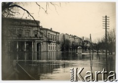 1931, Wilno, Polska.
Powódź, zalane miasto.
Fot. Photo Jean, kolekcja Janusza Sijki, zbiory Fundacji Ośrodka KARTA