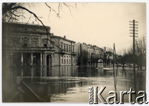 1931, Wilno, Polska.
Powódź, zalane miasto.
Fot. Photo Jean, kolekcja Janusza Sijki, zbiory Fundacji Ośrodka KARTA