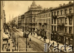 1900-1914, Warszawa, Królestwo Polskie.
Ulica Marszałkowska. Widok od ul. Pięknej do Placu Zbawiciela. W oddali, po prawej stronie widoczne wieże kościoła Najświętszego Zbawiciela.
Fot. NN, kolekcja tematyczna: architektura Warszawy w latach 1900-1914, zbiory Fundacji Ośrodka KARTA