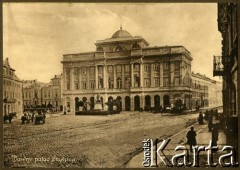 1900-1914, Warszawa, Królestwo Polskie.
Pałac Staszica u zbiegu ulic Krakowskie Przedmieście i Nowy Świat. Przed gmachem widoczny pomnik Mikołaja Kopernika.
Fot. NN, kolekcja tematyczna: architektura Warszawy w latach 1900-1914, zbiory Ośrodka KARTA