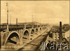 1904-1914, Warszawa, Królestwo Polskie.
Most im. cesarza Mikołaja II (przez mieszkańców potocznie nazywany mostem Poniatowskiego). Po prawej stronie zabudowania fabryczne.
Fot. NN, kolekcja tematyczna: architektura Warszawy w latach 1900-1914, zbiory Ośrodka KARTA