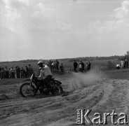 Lata 60., Warszawa, Polska.
Zawody motocrossowe.
Fot. Marek Zürn, zbiory Fundacji Ośrodka KARTA