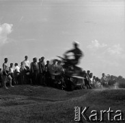 Lata 60., Warszawa, Polska.
Zawody motocrossowe.
Fot. Marek Zürn, zbiory Fundacji Ośrodka KARTA