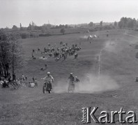 Lata 60., Warszawa, Polska.
Zawody motocrossowe.
Fot. Marek Zürn, zbiory Fundacji Ośrodka KARTA