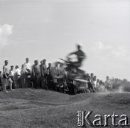 Lata 60., Warszawa, Polska.
Zawody motocrossowe.
Fot. Marek Zürn, zbiory Fundacji Ośrodka KARTA